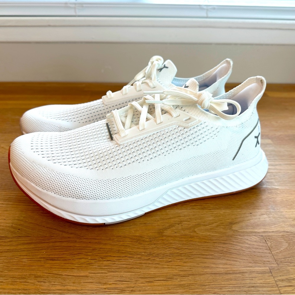Flux Adapt Runner Men's 10 Women's 11.5 White Gum Knit Running Walking Shoes